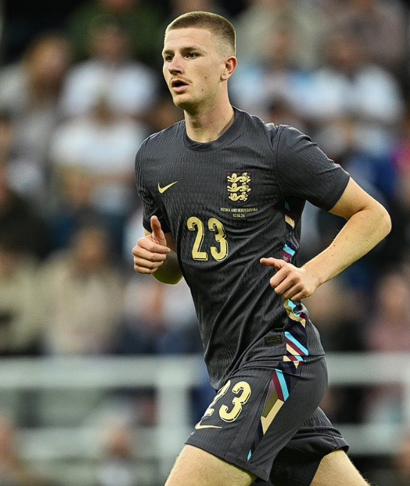 多隊(duì)競(jìng)逐亞當(dāng)&middot;沃頓：轉(zhuǎn)會(huì)市場(chǎng)風(fēng)云下的權(quán)衡與博弈